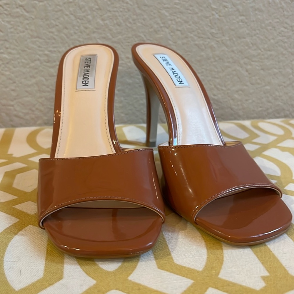 Steve Madden Signal Patent Square Toe Heel.